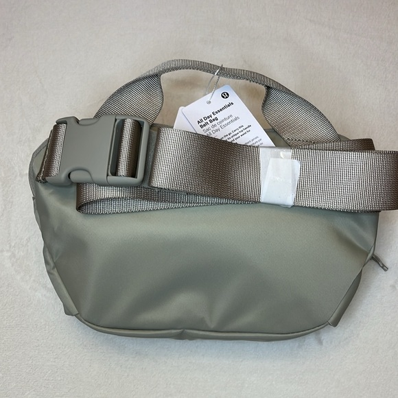 Lululemon All Day Essentials Belt Bag Raw Linen/White Opal 2.5L NWT 3 way carry - Picture 10 of 14